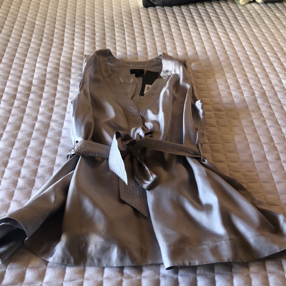 Banana Republic silver sleeveless top. Size M